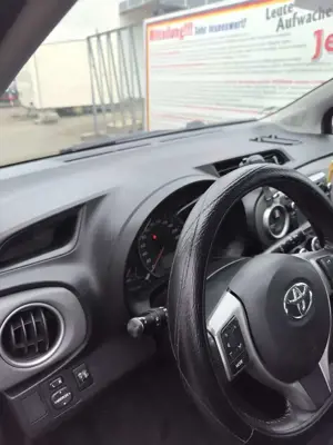 Toyota Yaris Toyota Yaris 2012 1.4 Diesel Bild 2