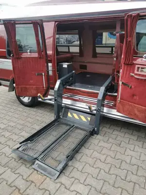 Dodge RAM B250 Bus Challenger, mit el. Rollstuhlrampe