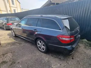 Mercedes-Benz E 220 E-Klasse T-Modell Diesel T CDI DPF BlueEFFICIENCY Automatik Bild 3