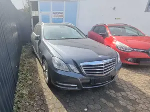 Mercedes-Benz E 220 E-Klasse T-Modell Diesel T CDI DPF BlueEFFICIENCY Automatik Bild 2