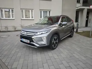 Mitsubishi Eclipse Cross Plus 2WD mit Ambientebeleuchtung