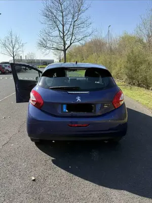 Peugeot 208 e-HDi 68 EGS5 StopStart Active