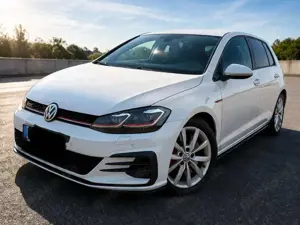 Volkswagen Golf GTI Golf VII 5-Türer (BlueMotion Technology) DSG Performance