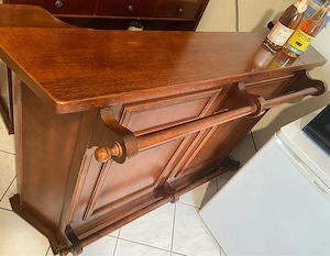Bar mit Barhocker Bild 4