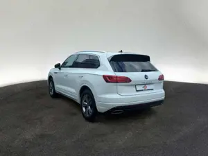Volkswagen Touareg R-LINE 3.0 V6 TDI 4M LEDER NAV LED KAM Bild 3