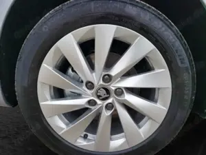 Skoda Octavia Combi 2.0 TDI DSG Selection Bild 5