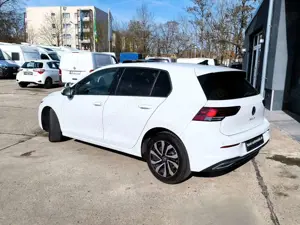 Volkswagen Golf VIII  Fahrschulwagen PDC Sitzhzg Bild 5