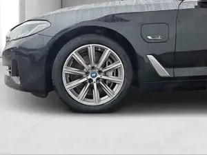 BMW 545 e xDrive Limousine Aut. Bild 4