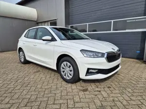 Skoda Fabia 1.0 TSI 95PS Selection 5-türig Rückf.Kamera Parkse