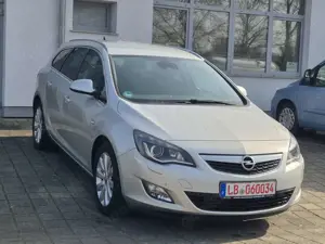 Opel Astra Innovation*Xenon*Navi*Alufelgen*160 PS*Automatik* Bild 2