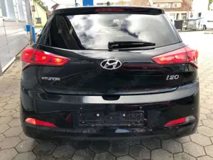 Hyundai i20 blue Passion Bild 4