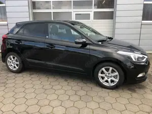 Hyundai i20 blue Passion Bild 2