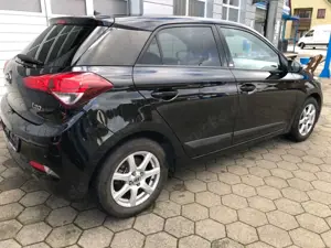 Hyundai i20 blue Passion Bild 3