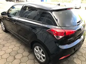 Hyundai i20 blue Passion Bild 5