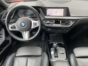 BMW 118 i M Sport AHK/LED/HUD/hk/K-ZUG/ParkAssi/DAB Bild 2