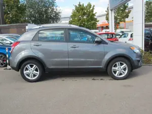 SsangYong Korando Quartz *4X4 *Automatik*AHK*PDC* Bild 3