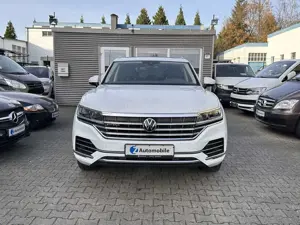 Volkswagen Touareg eHybrid Atmosphere Panorama AHK Bild 3