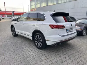 Volkswagen Touareg eHybrid Atmosphere Panorama AHK Bild 5