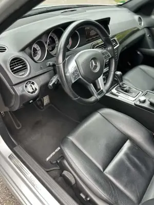 Mercedes-Benz C 180 AMG line Bild 4
