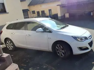 Opel Astra Astra Sports Tourer Diesel 2.0 CDTI DPF Sports Tourer Aut. Sport Bild 3