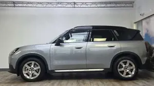 MINI Cooper Favoured Trim Paket M Pano Bild 3