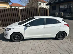 Hyundai i30 blue 1.6 CRDi Passion Bild 3
