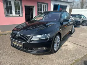Skoda Superb 4x4 /AHK/Standheizung/ACC/Keyless/Pano/