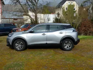 Peugeot 2008 Active Pack PureTech 100 Bild 2