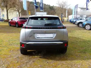 Peugeot 2008 Active Pack PureTech 100 Bild 4