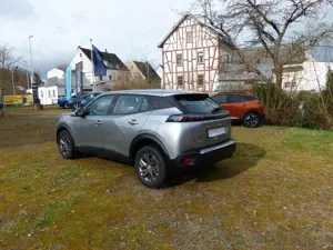 Peugeot 2008 Active Pack PureTech 100 Bild 3