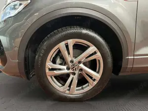 Volkswagen T-Roc 1.5 TSI DSG R-Line AK Kamera ACC Navi Bild 3