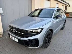 Volkswagen Touareg 3.0 TDI 210 kW 4Motion R-Line Final Edition Bild 2
