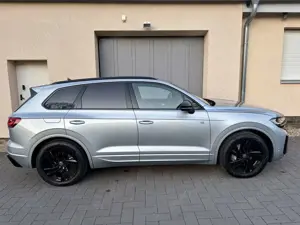 Volkswagen Touareg 3.0 TDI 210 kW 4Motion R-Line Final Edition Bild 4