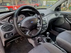 Ford Focus Focus Turnier 1.6 TÜV NEU + Gewährleistung ! Bild 5