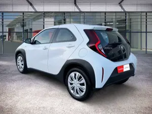 Toyota Aygo 1.0 Play ACC+Navi+Fernlichtass.+Kam.+PDC Bild 5