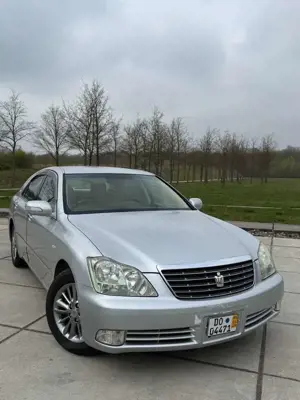 Toyota Crown Royal Saloon 50 Jahre ED Wenig KM