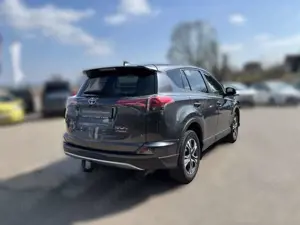 Toyota RAV 4 2.5 4x4 Hybrid Team Deutschland Bild 5