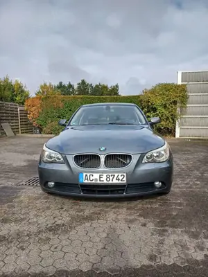 BMW 523 523i