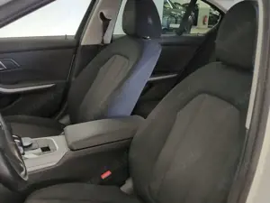 BMW 330 e Limousine Bild 3