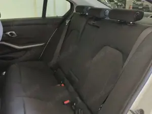 BMW 330 e Limousine Bild 4