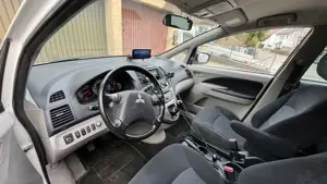 Mitsubishi Grandis 2.4 Inform Bild 3