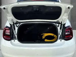 Fiat 500e Kamera Memory CarPlay DAB Keyless Memory Sitze App Bild 5