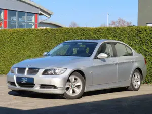 BMW 325 i *Aut. / Navi / Leder / Schiebedach*