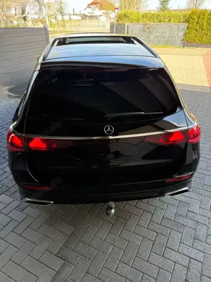 Mercedes-Benz E 300 de T Prem+/AMG/Massage/Night/20"/AHK/AC-Lader/HUD/Pano/Superscreen/MwSt Bild 5
