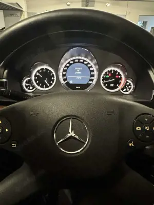 Mercedes-Benz E 200 E 200 CGI BlueEfficiency Avantgarde Limousine Bild 4