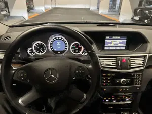 Mercedes-Benz E 200 E 200 CGI BlueEfficiency Avantgarde Limousine Bild 3