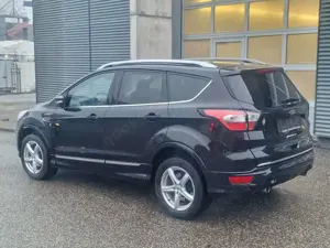 Ford Kuga 1.5 Klimaautomatik NAVI BI-XENON Bild 4