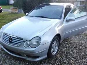Mercedes-Benz C 200 C 200 Kompressor Sportcoupe. Für Teile, aber nur Komplett! Habe kein Platz.