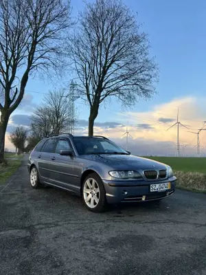 BMW 330 Bild 2