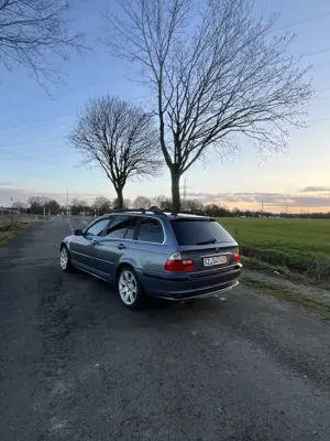 BMW 330 Bild 4